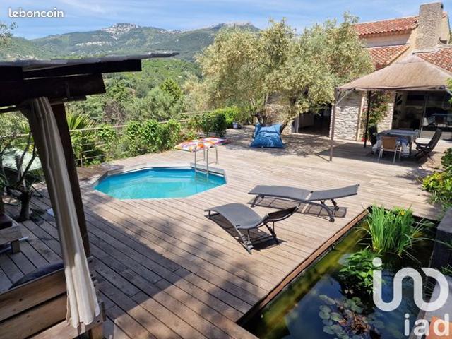 Maison 10 pièces 227 m²