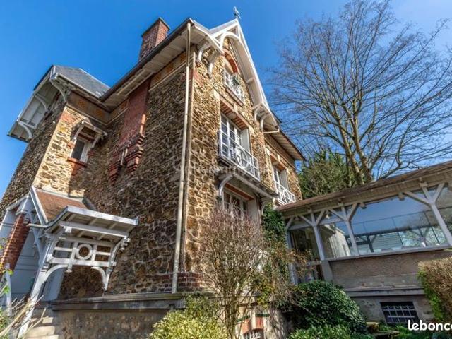 Maison 10 pièces 227 m²
