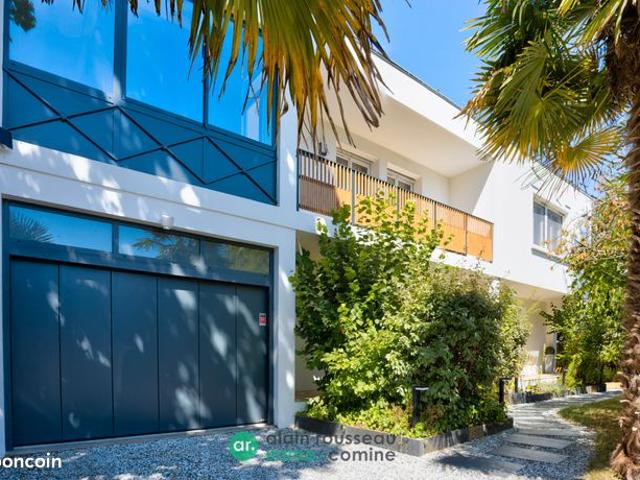 Maison 10 pièces 227 m²
