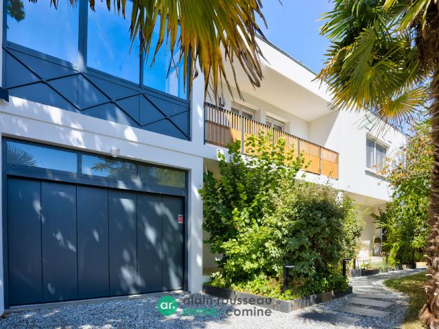 Maison 10 pièces 227 m²