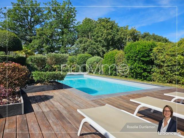 Maison 10 pièces 227 m²