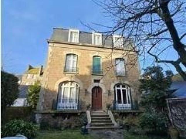 Maison 10 pièces 227 m²