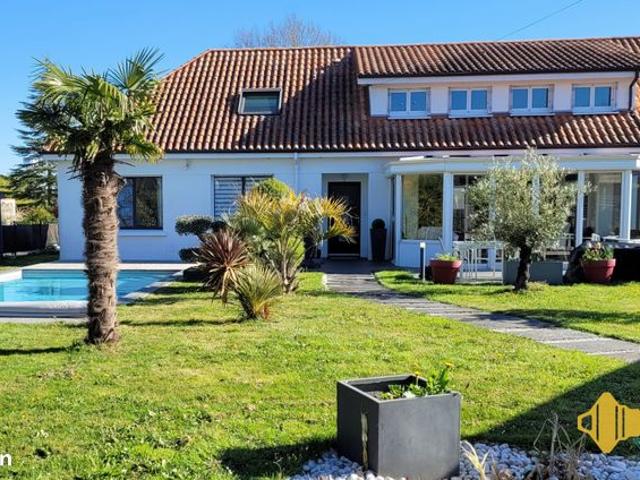 Maison 10 pièces 227 m²