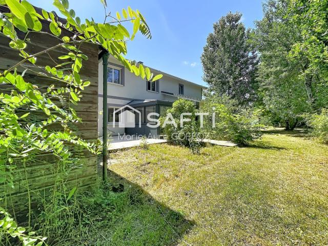 Maison 10 pièces 227 m²