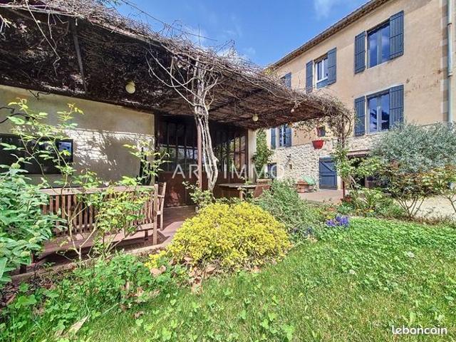 Maison 10 pièces 224 m²