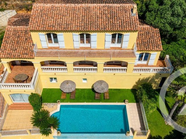 Maison 10 pièces 225 m²