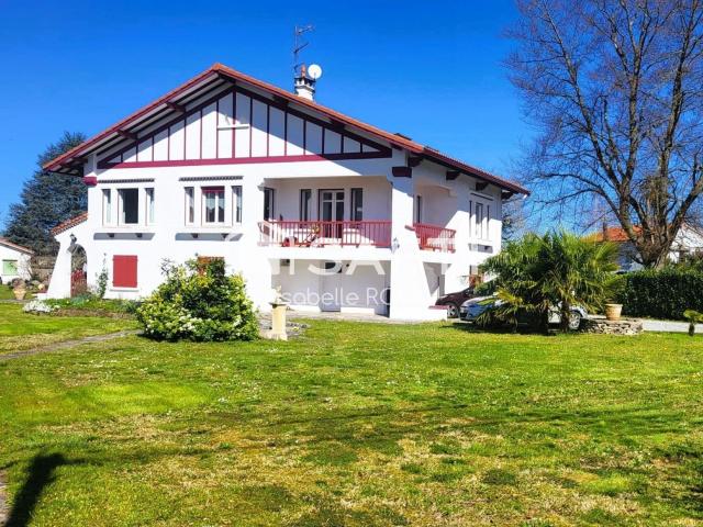 Maison 10 pièces 225 m²