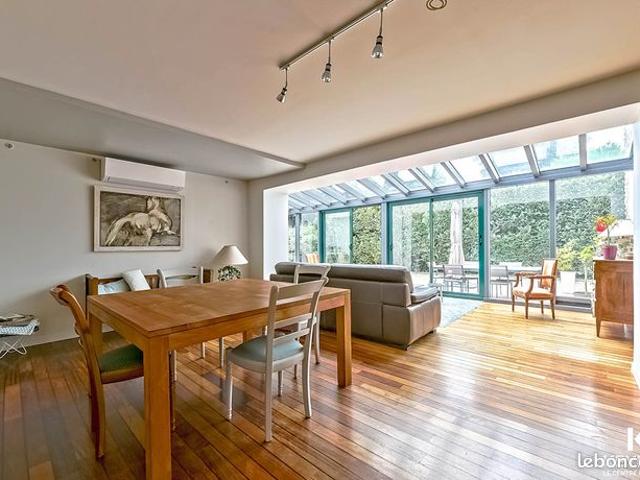 Maison 10 pièces 225 m²