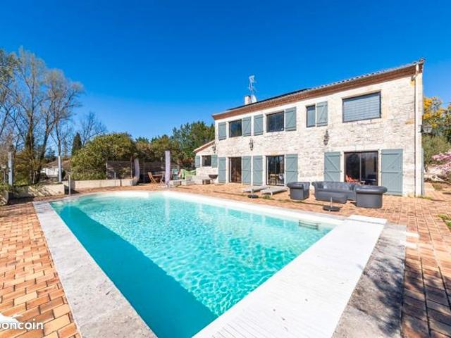 Maison 10 pièces 225 m²