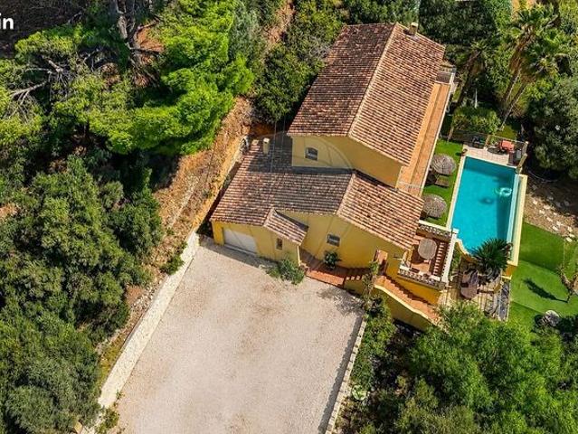 Maison 10 pièces 225 m²