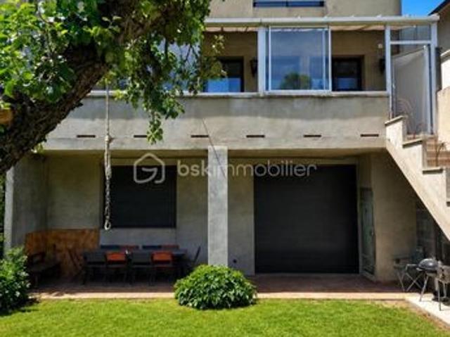 Maison 10 pièces 225 m²
