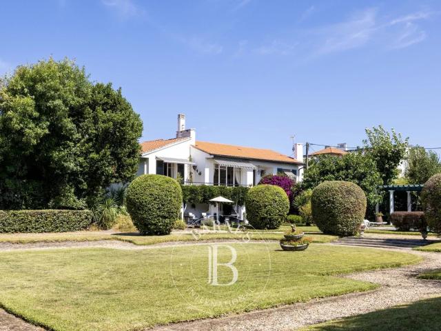 Maison 10 pièces 225 m²