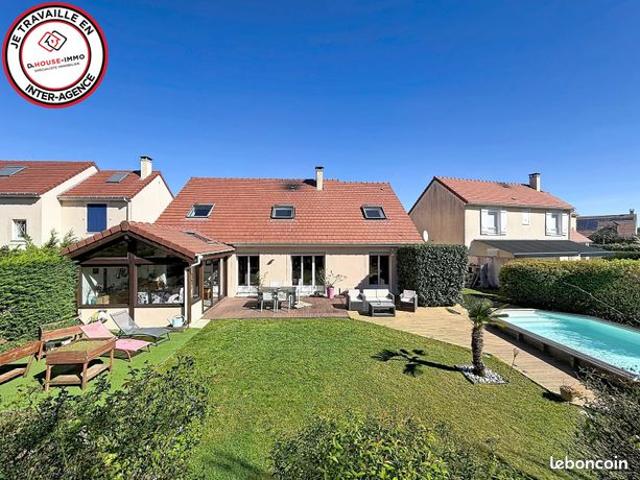 Maison 10 pièces 225 m²