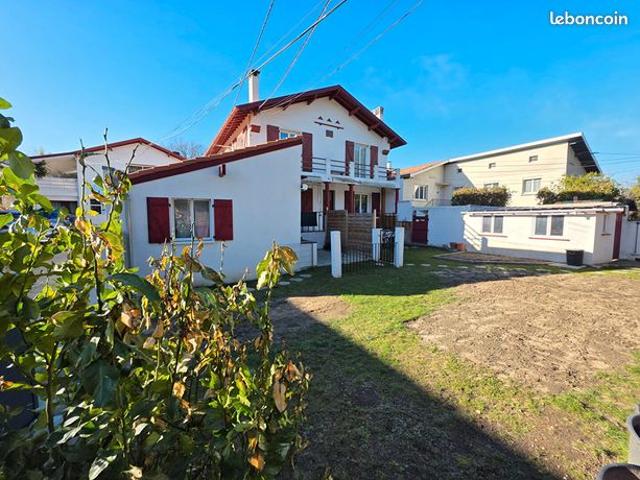 Maison 10 pièces 226 m²