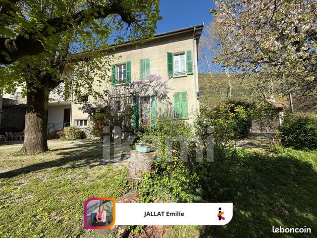 Maison 10 pièces 226 m²