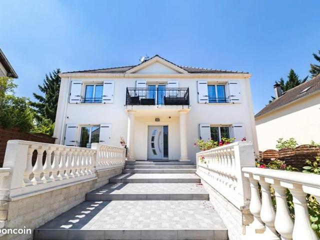 Maison 10 pièces 228 m²