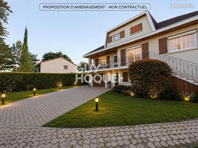 Maison 10 pièces 229 m²
