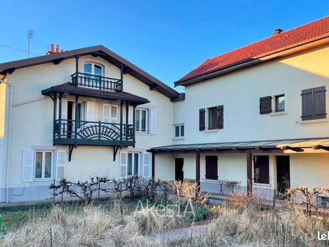Maison 10 pièces 233 m²