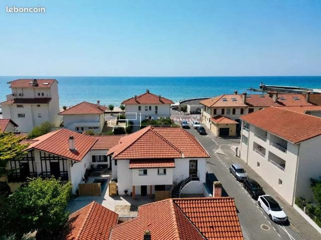 Maison 10 pièces 233 m²