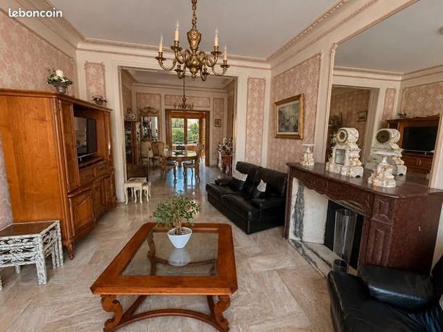 Maison 10 pièces 233 m²