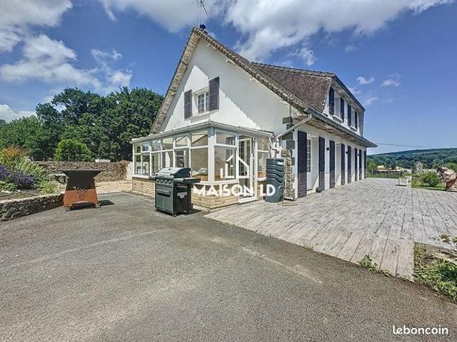 Maison 10 pièces 233 m²