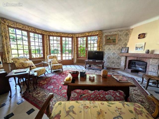 Maison 10 pièces 230 m²