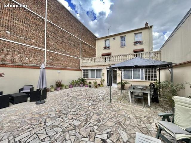 Maison 10 pièces 230 m²