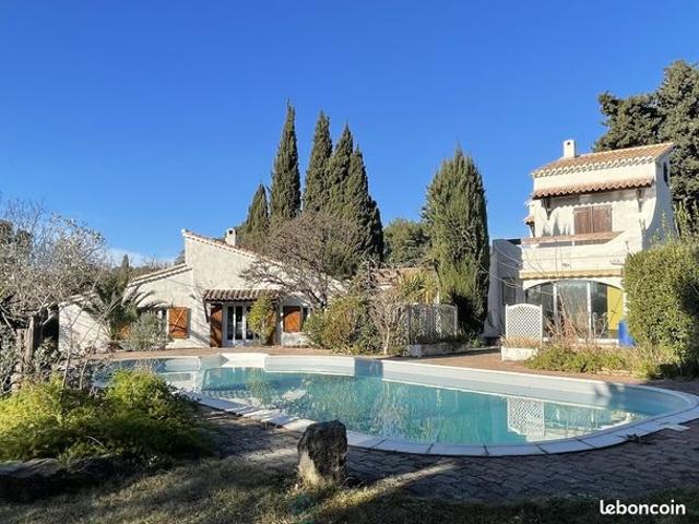 Maison 10 pièces 230 m²