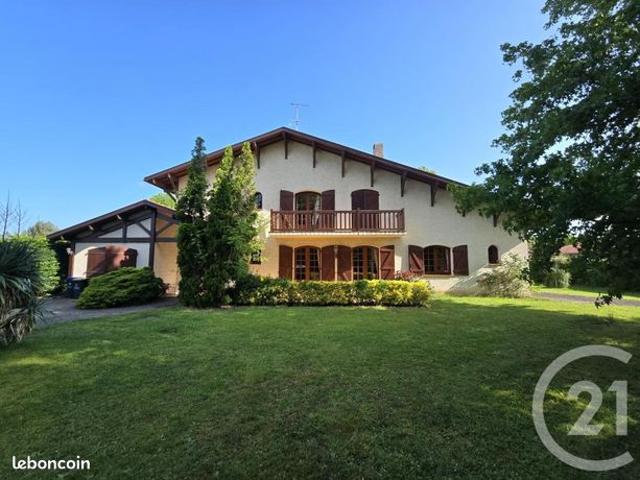 Maison 10 pièces 230 m²