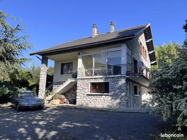 Maison 10 pièces 230 m²