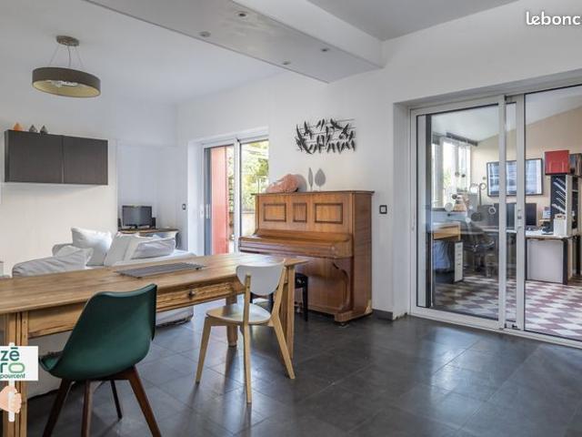 Maison 10 pièces 230 m²