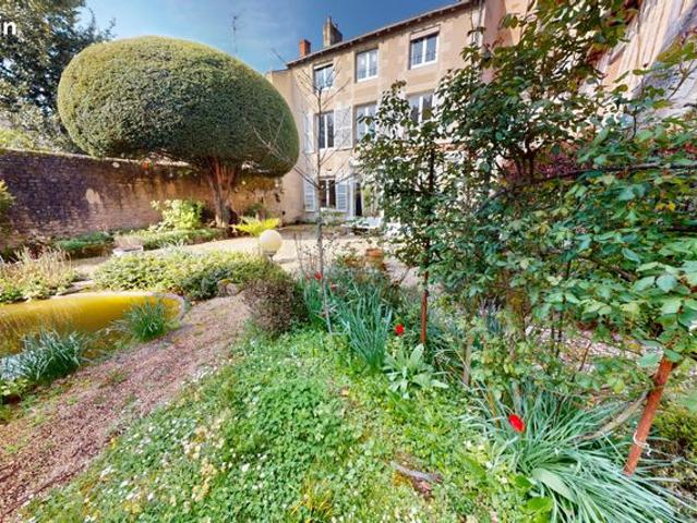 Maison 10 pièces 230 m²
