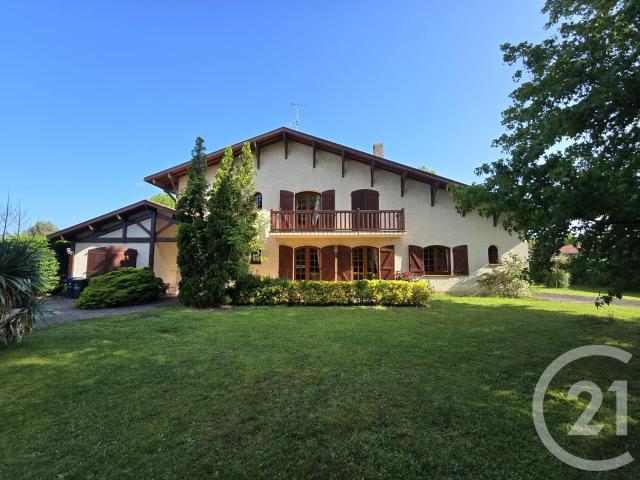Maison 10 pièces 230 m²