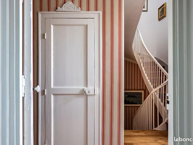 Maison 10 pièces 230 m²