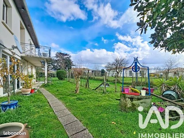 Maison 10 pièces 231 m²
