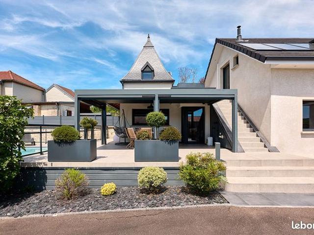Maison 10 pièces 231 m²