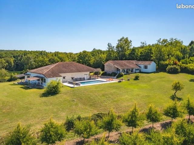 Maison 10 pièces 232 m²