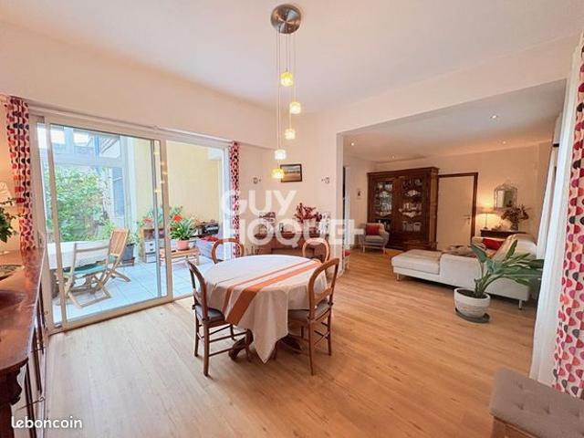 Maison 10 pièces 232 m²