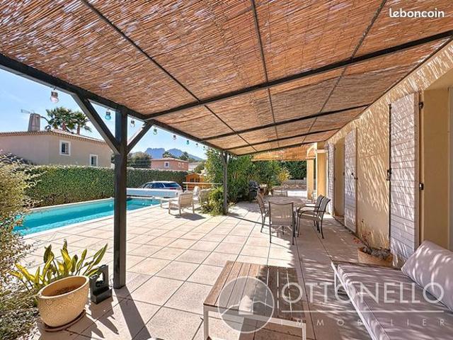 Maison 10 pièces 232 m²