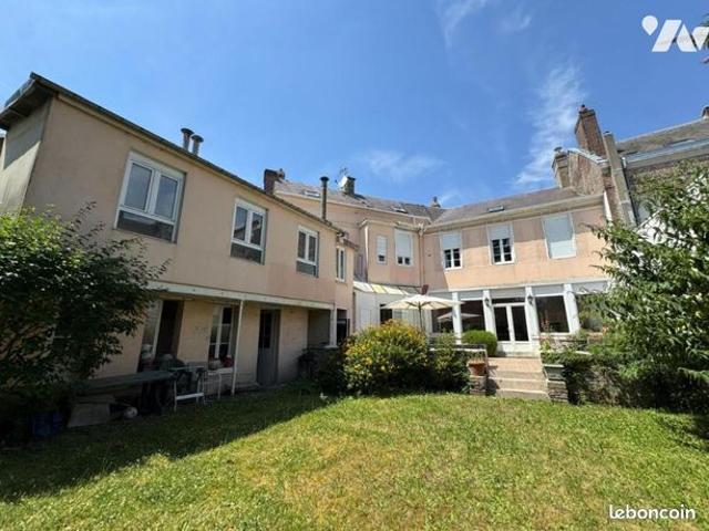 Maison 10 pièces 237 m²
