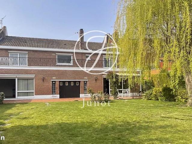 Maison 10 pièces 237 m²