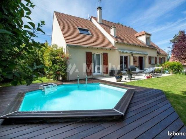 Maison 10 pièces 237 m²