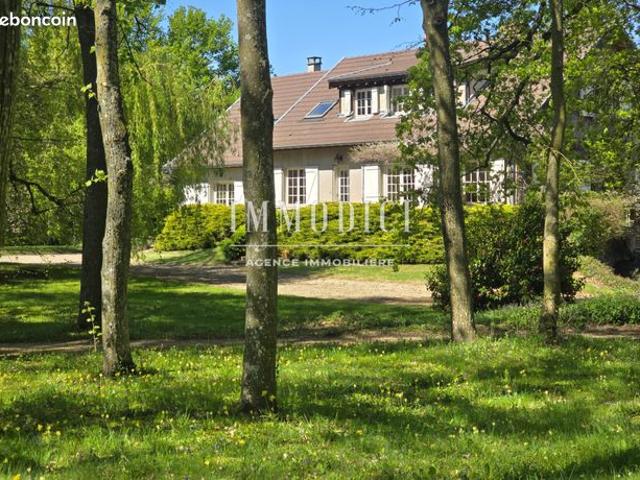 Maison 10 pièces 237 m²