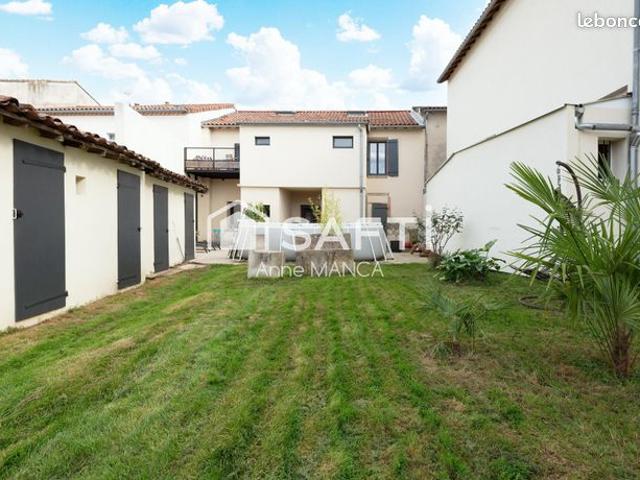Maison 10 pièces 234 m²