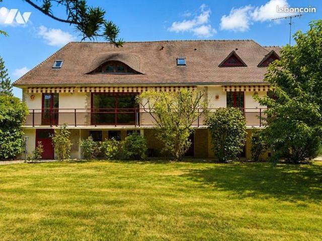 Maison 10 pièces 234 m²