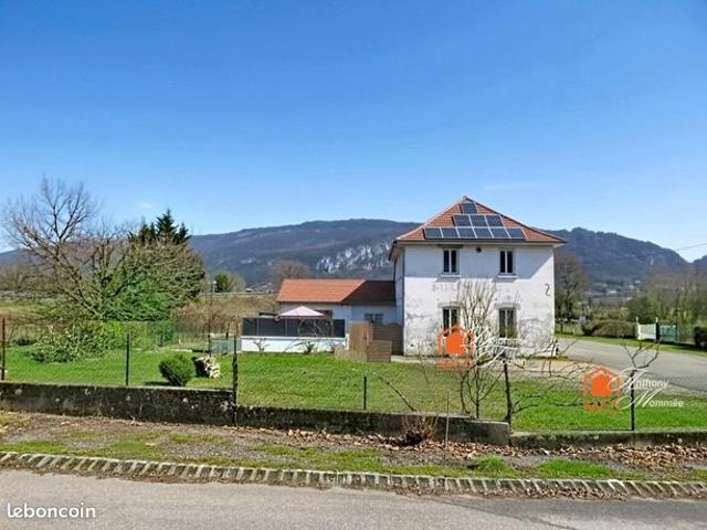 Maison 10 pièces 234 m²