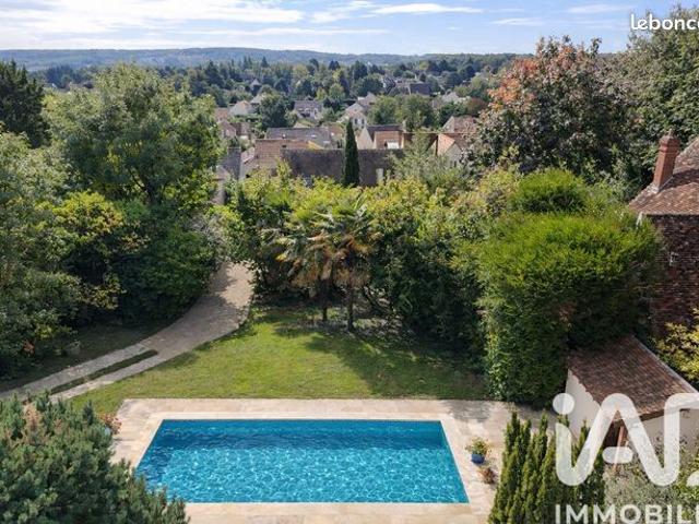 Maison 10 pièces 235 m²