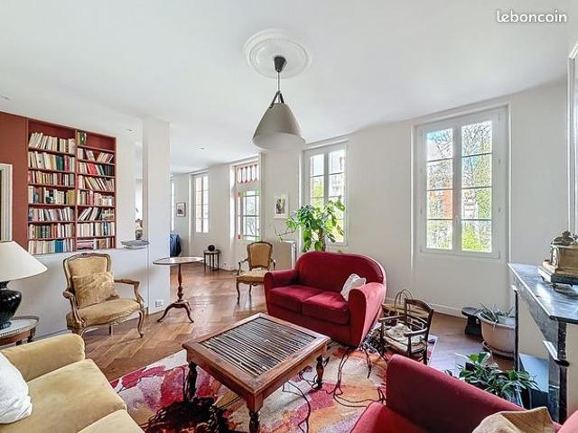 Maison 10 pièces 235 m²
