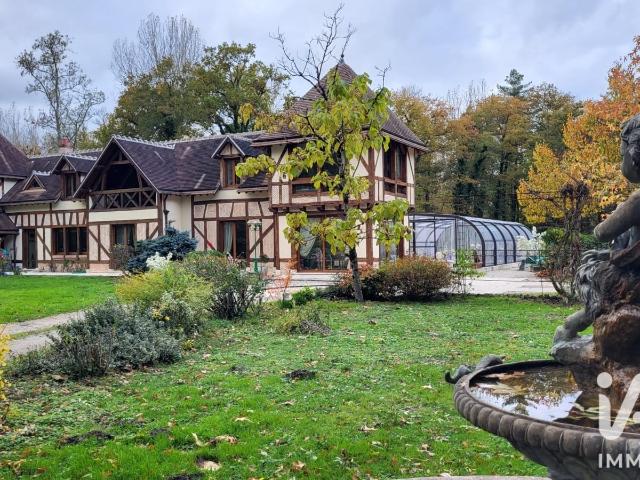 Maison 10 pièces 235 m²
