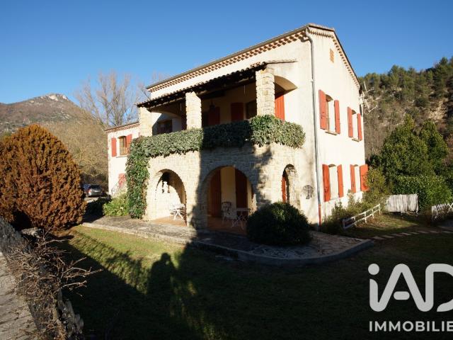 Maison 10 pièces 235 m²